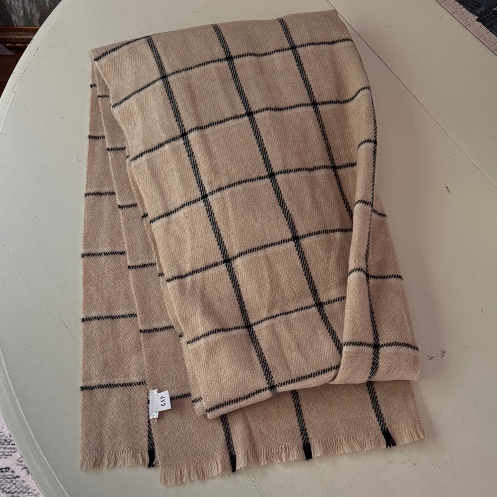 GAP Tan and Black Plaid Scarf